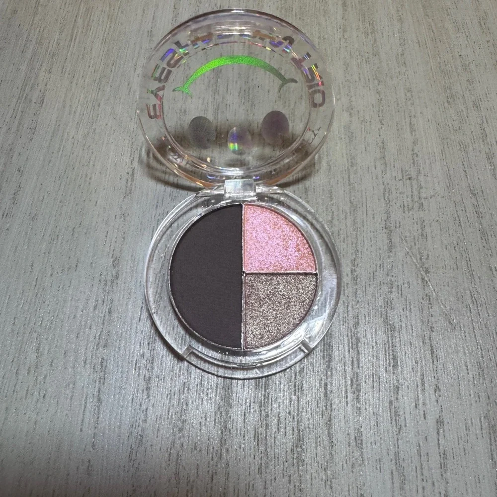 Love Craft Beauty Eyeshadow Trio Color OUTTA LIMITS‎